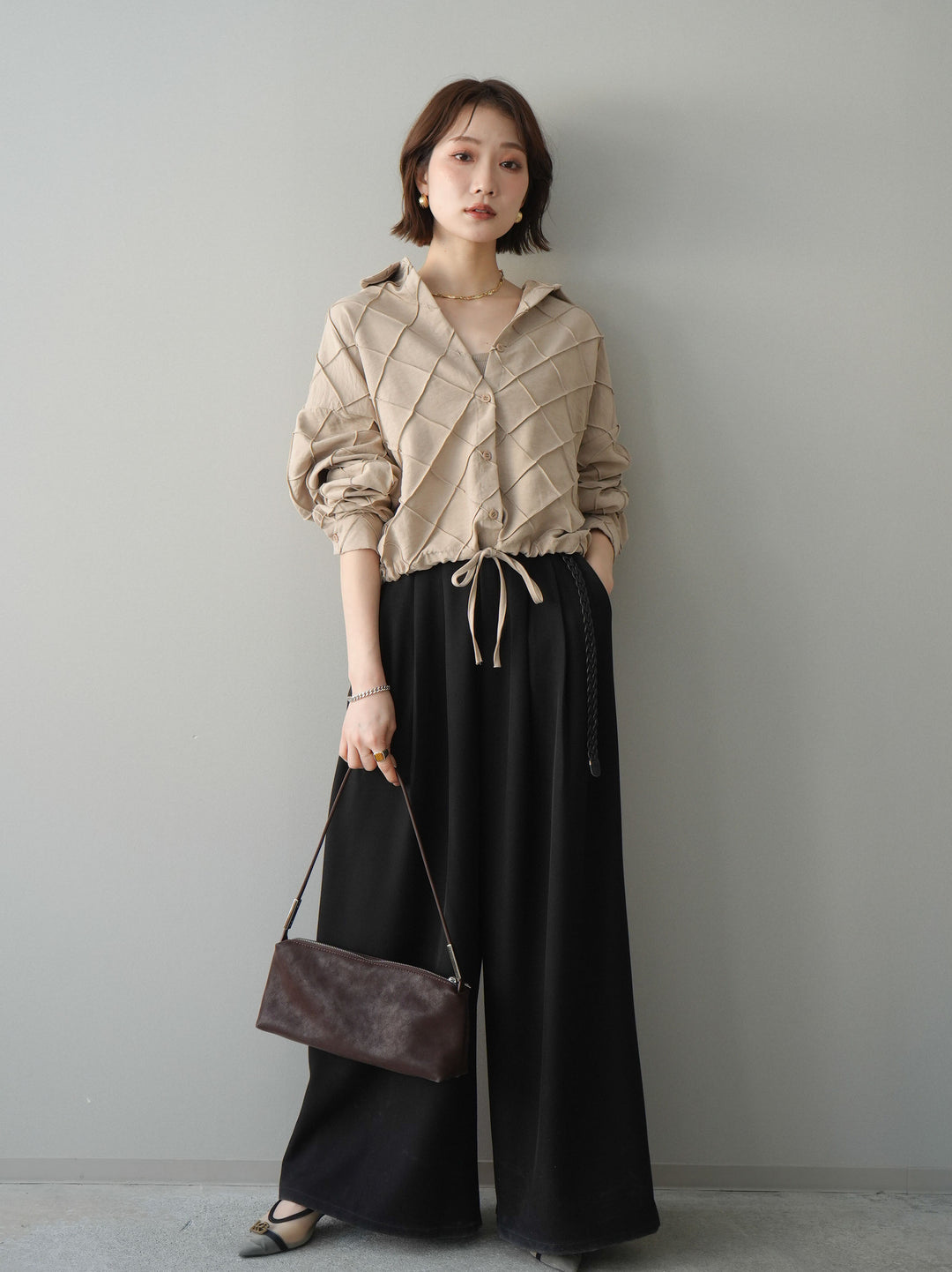 [SET]パイピングクロスデザインブラウス+編み込みベルト付タックワイドパンツ(2set)