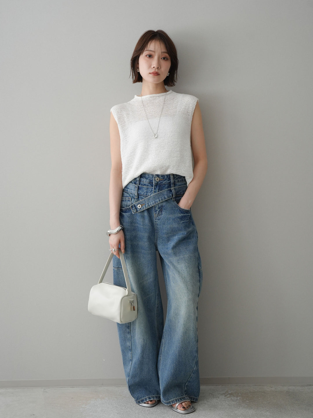 【套裝】無袖亞麻質感透視針織套頭衫 + 不對稱闊腿牛仔褲（兩件套）