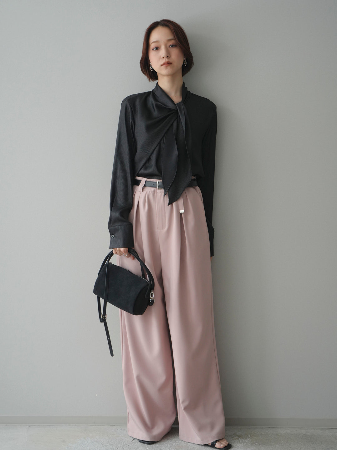 [SET]楊柳シャイニータイブラウス+ベルト付キーホルダーモチーフワイドパンツ(2set)