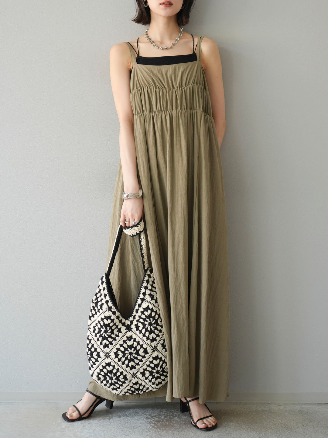 [SET]レーヨンシャーリングキャミワンピース+カップ付きバッククロスキャミソール(2set)