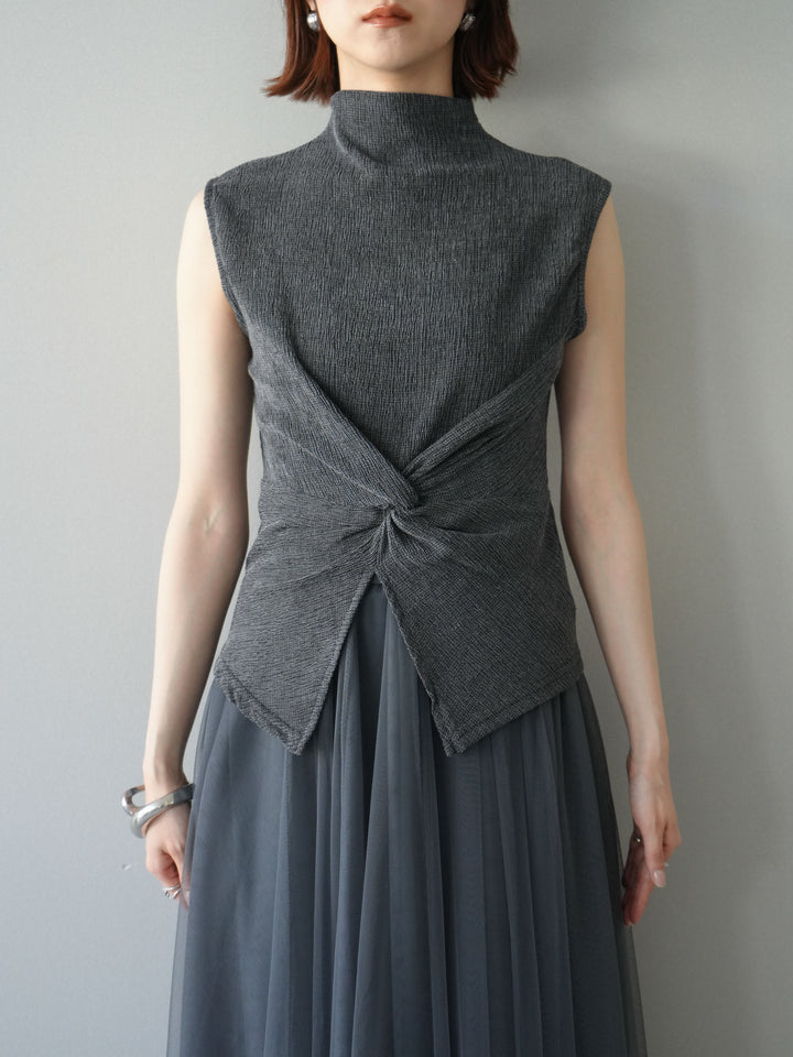 [予約]ツイストギャザーノースリトップス/black