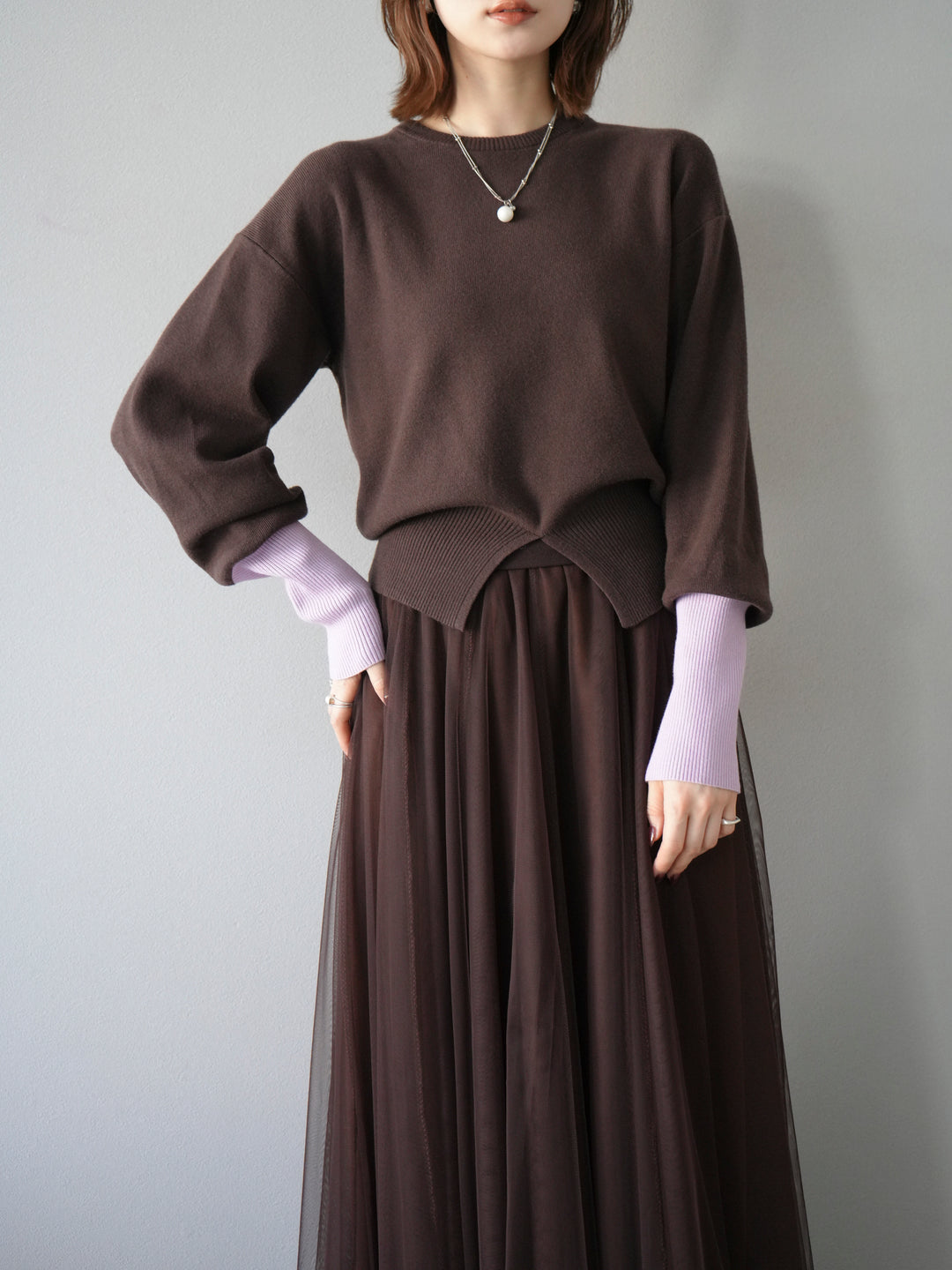 [予約]袖配色フロントスリットニットプルオーバー/ブラウン
