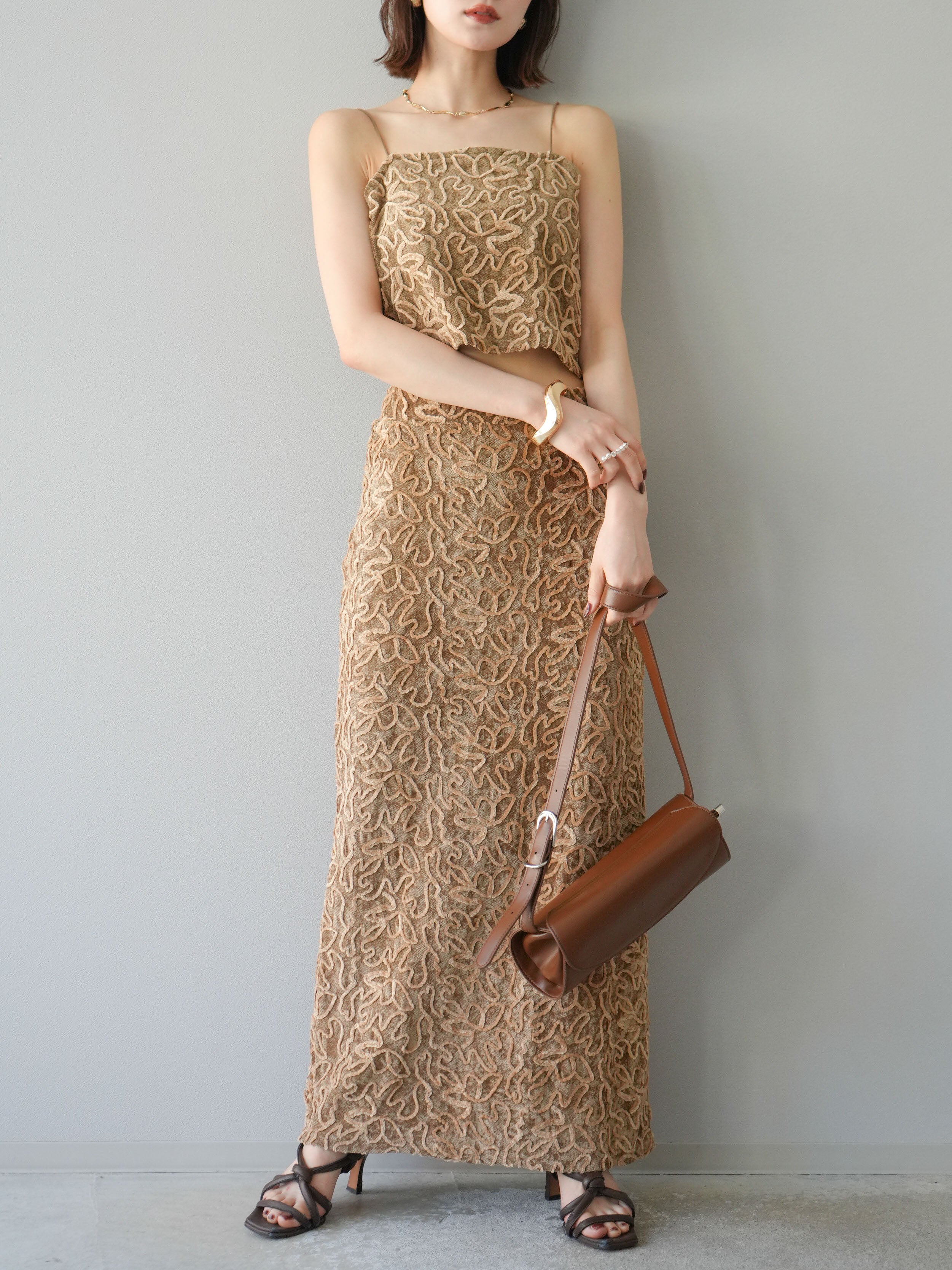 予約]パイピングフラワーシアーベロアスカート/ベージュ – Lumier