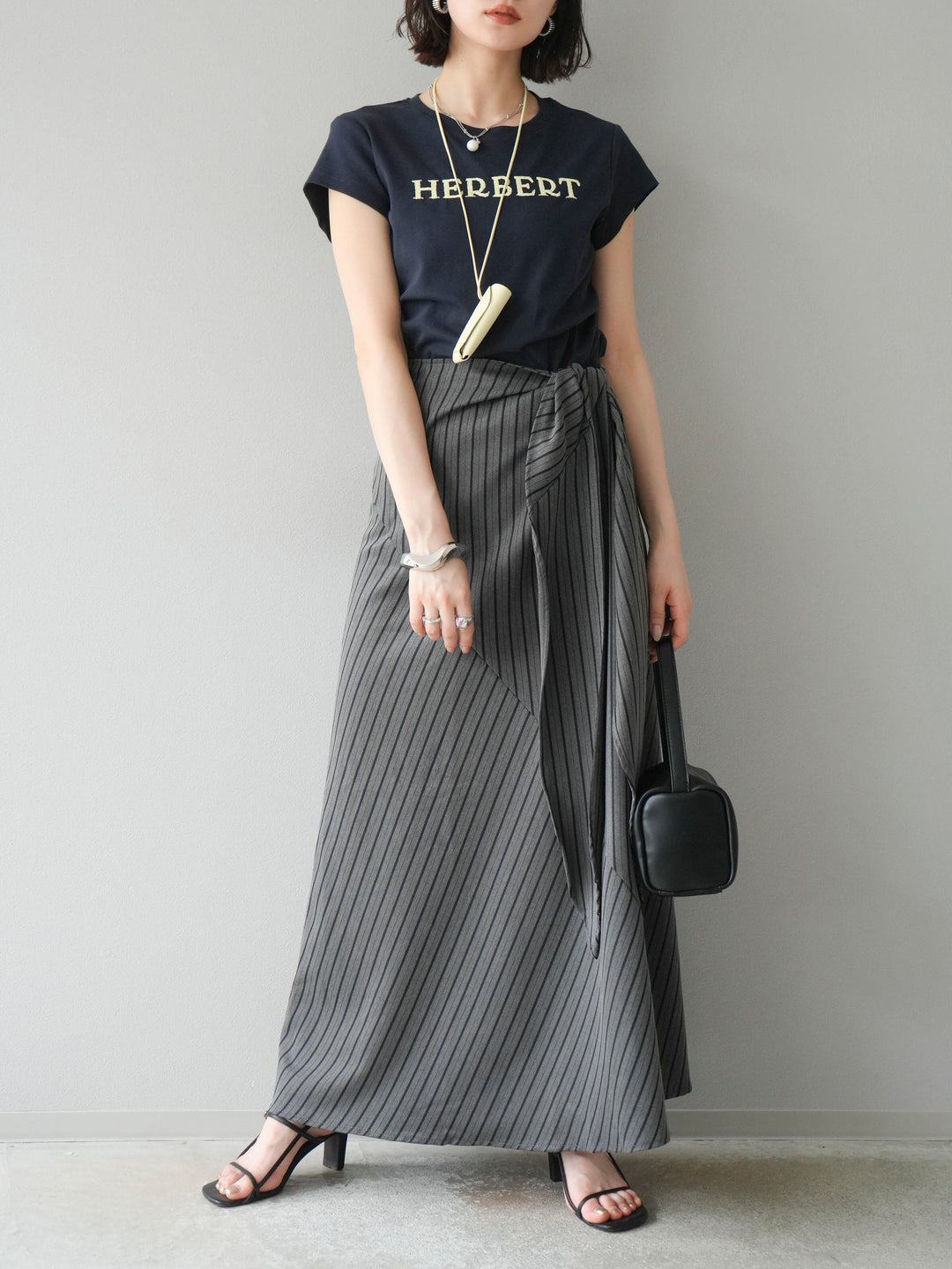 [予約]刺繍ロゴTシャツ＆レザーポーチネックレスSET /ネイビー