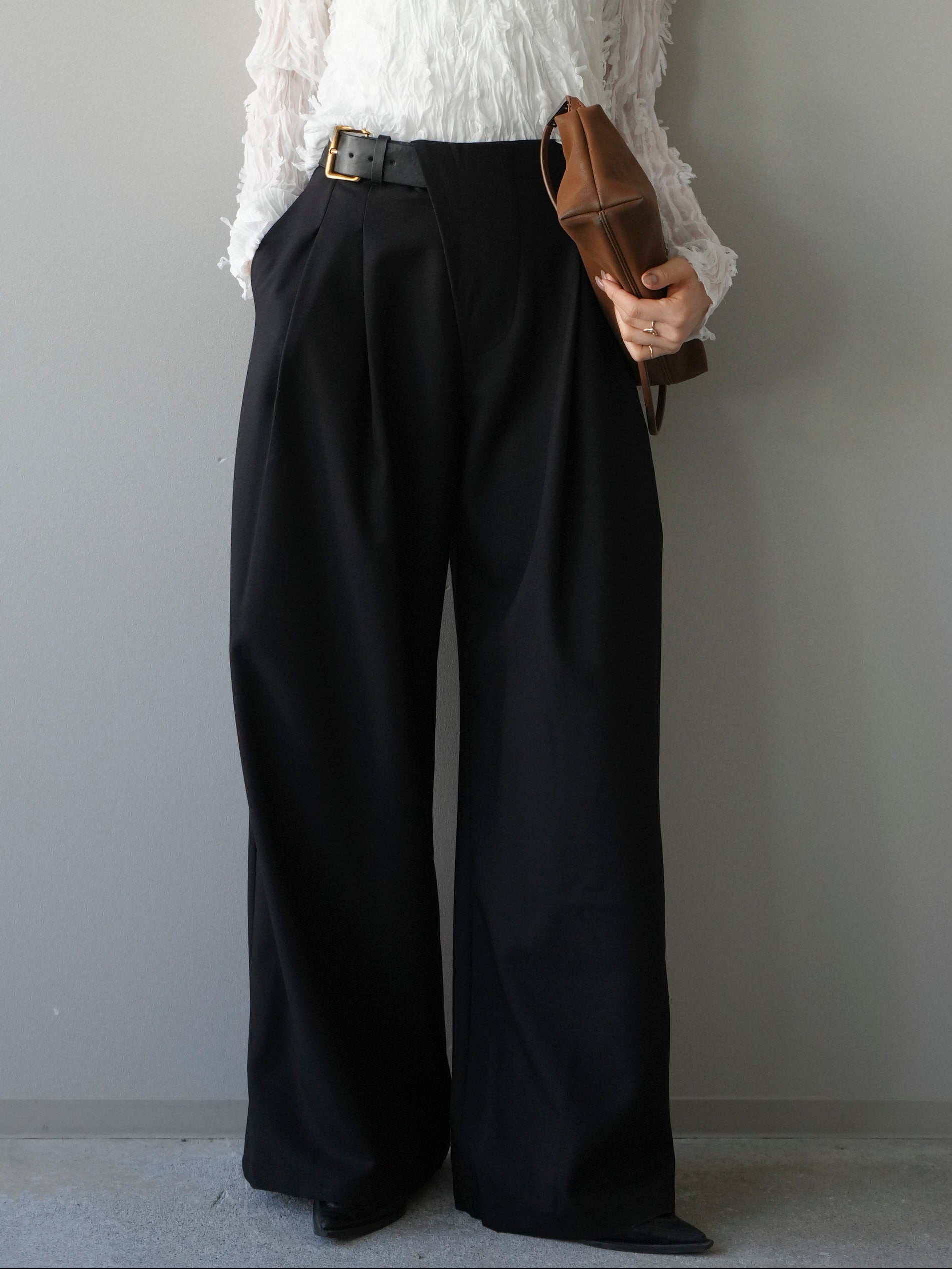 新品　2025年TRIACETATE POLYESTER アシンメトリーパンツ 予約]アシンメトリーベルトタックワイドパンツ/black – Lumier