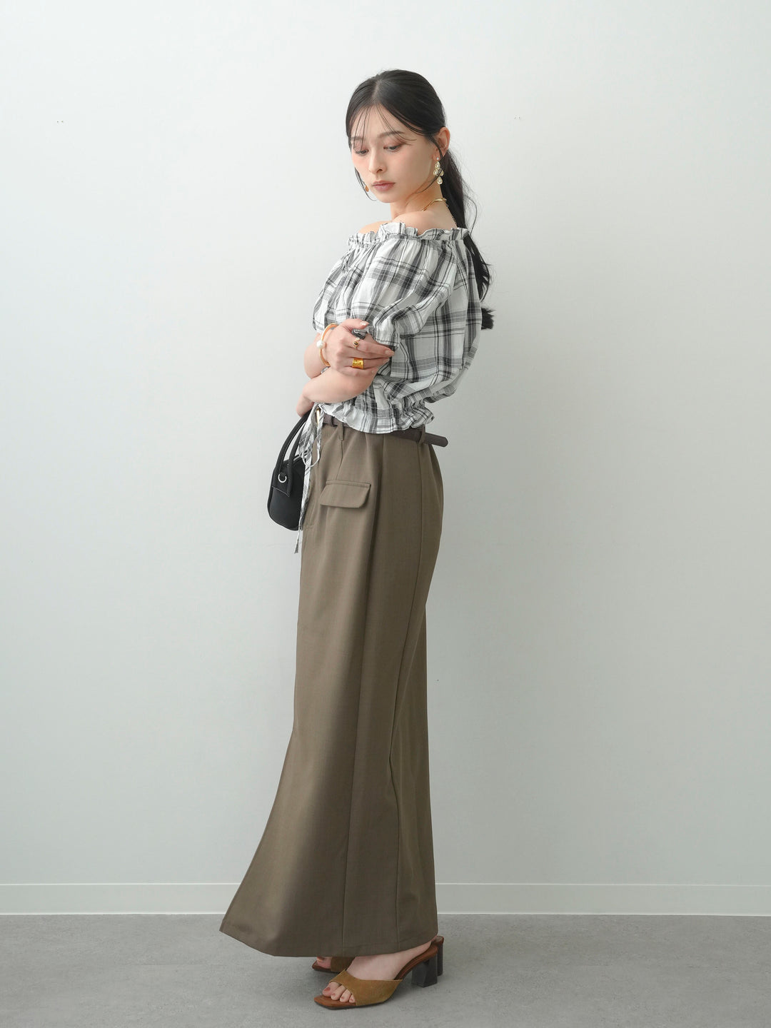 [SET]チェックギャザーオフショルトップス+クレープデシンフラップ付きストレートスカート(2set)