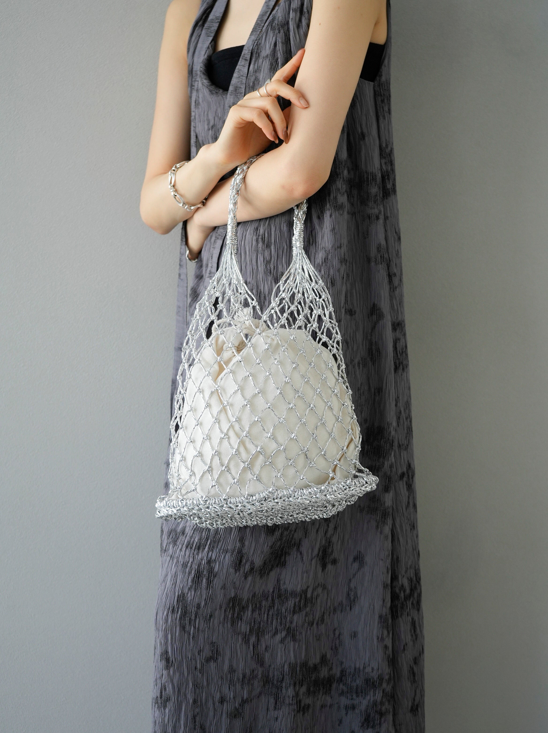 予約]巾着付きマクラメ編みバック/シルバー – Lumier