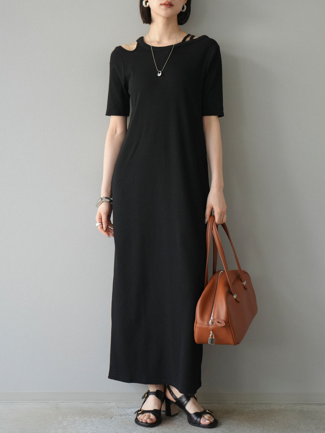 [予約]デザインネックカットリブワンピース/ブラック