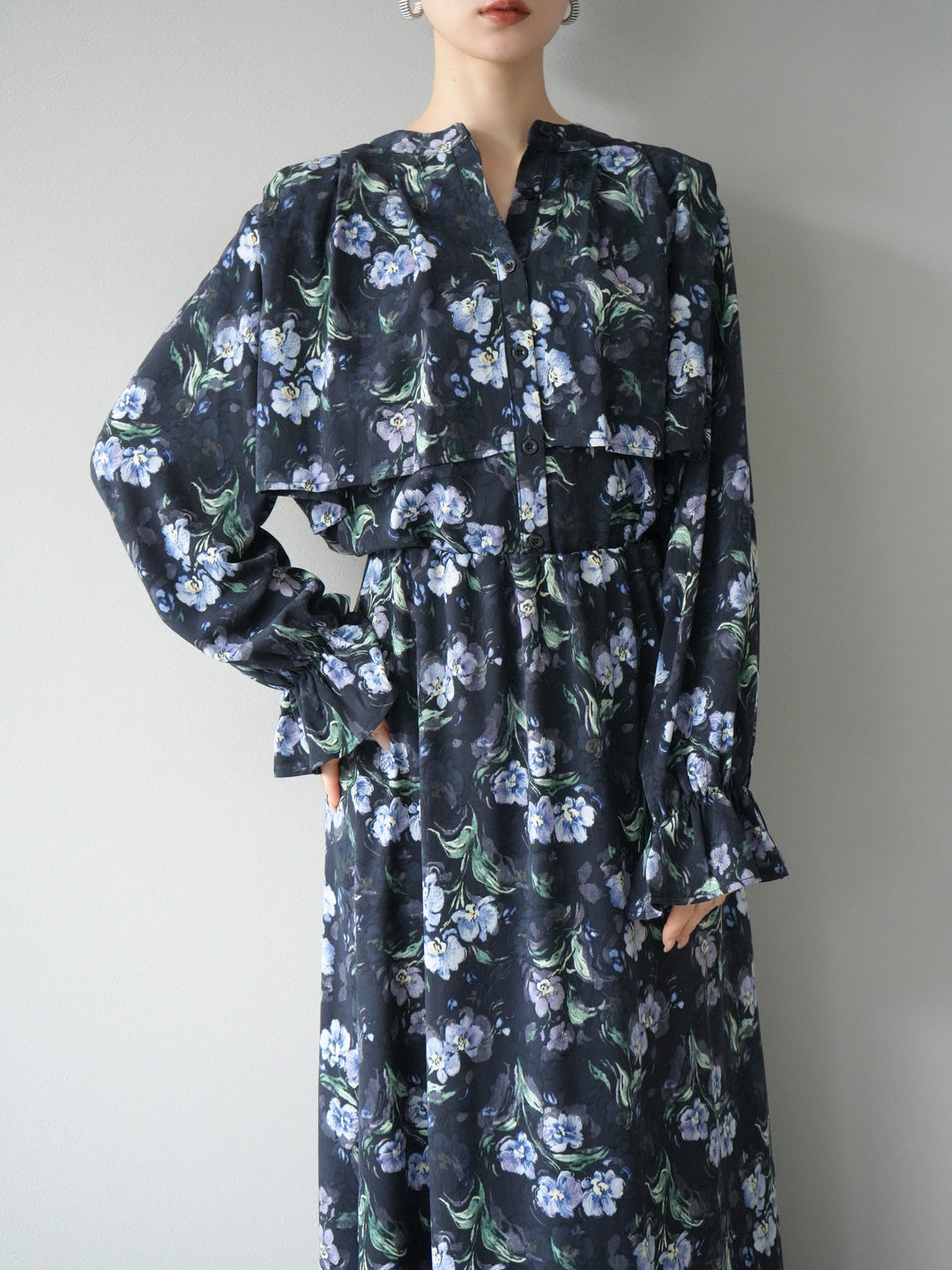 [予約]フラワーフリルブラウス/ネイビー