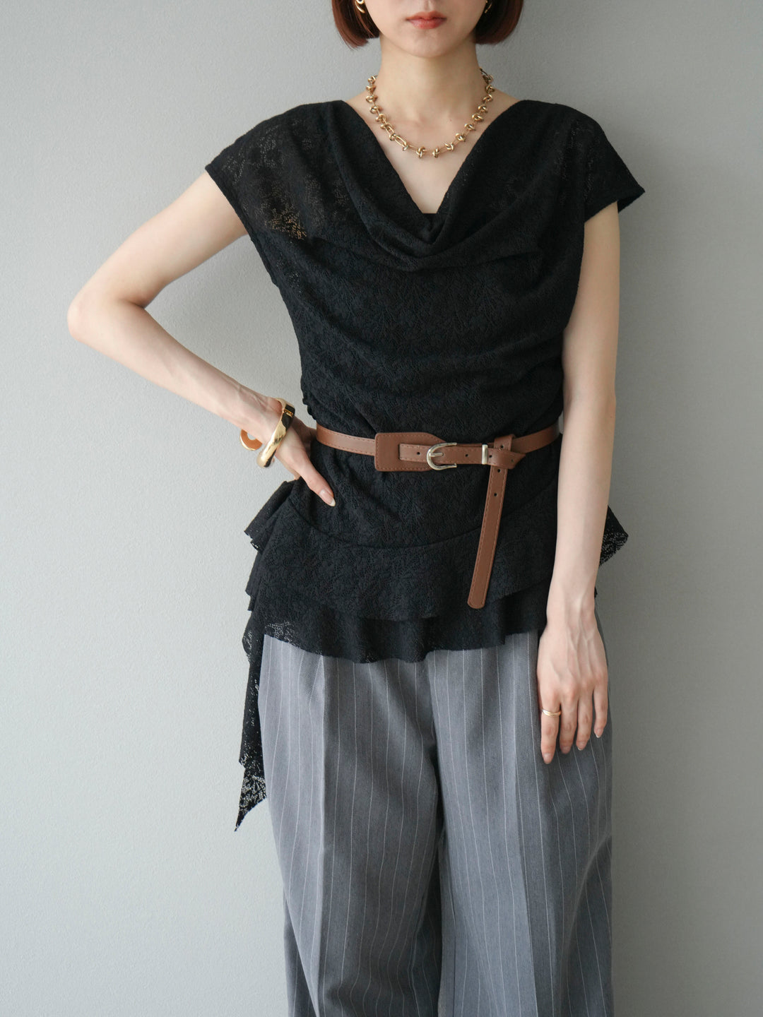 [予約]ベルト付ドレープデザインレーストップス/ブラック