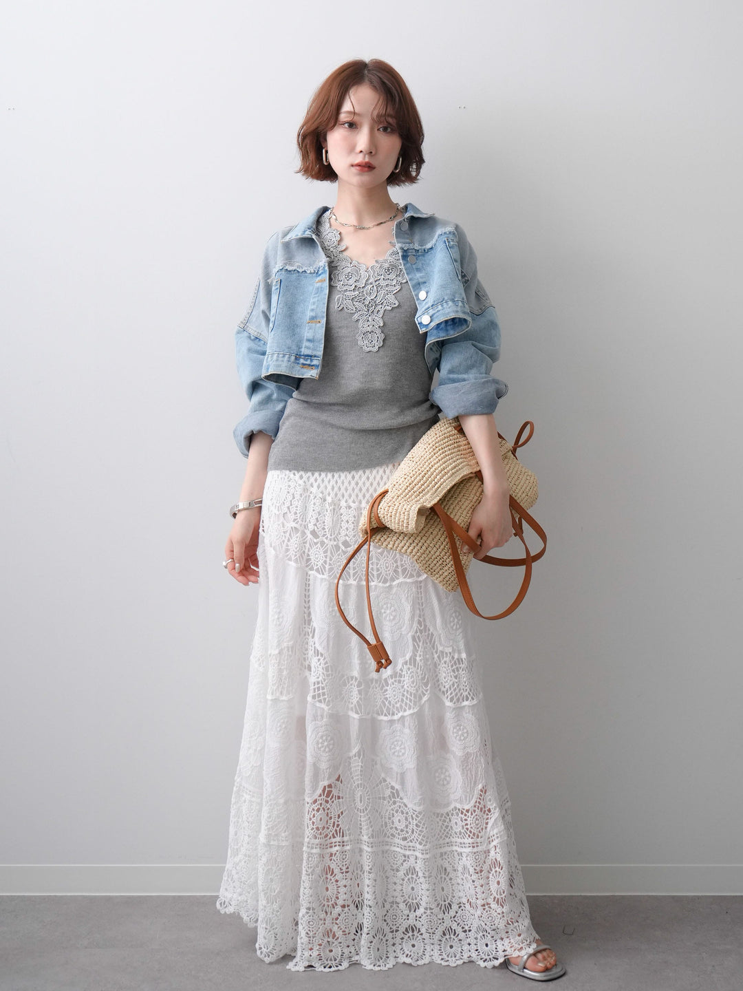 [SET]バイカラークロップドデニムジャケット+フラワーレースVネックリブニットタンクトップ+クロシェマキシスカート(3set)