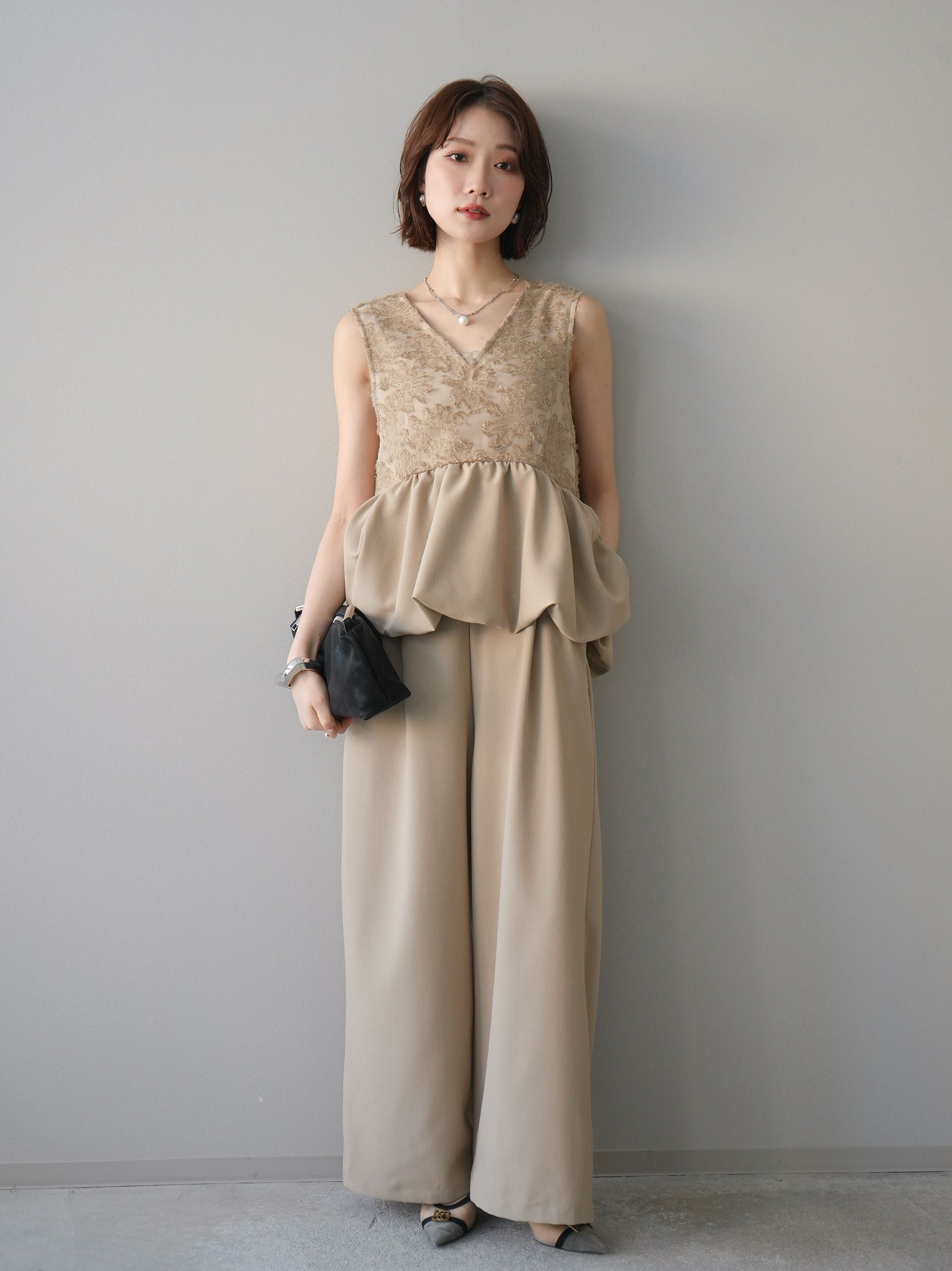 予約]ジャガードレースぺプラムドッキングサロペット/beige – Lumier