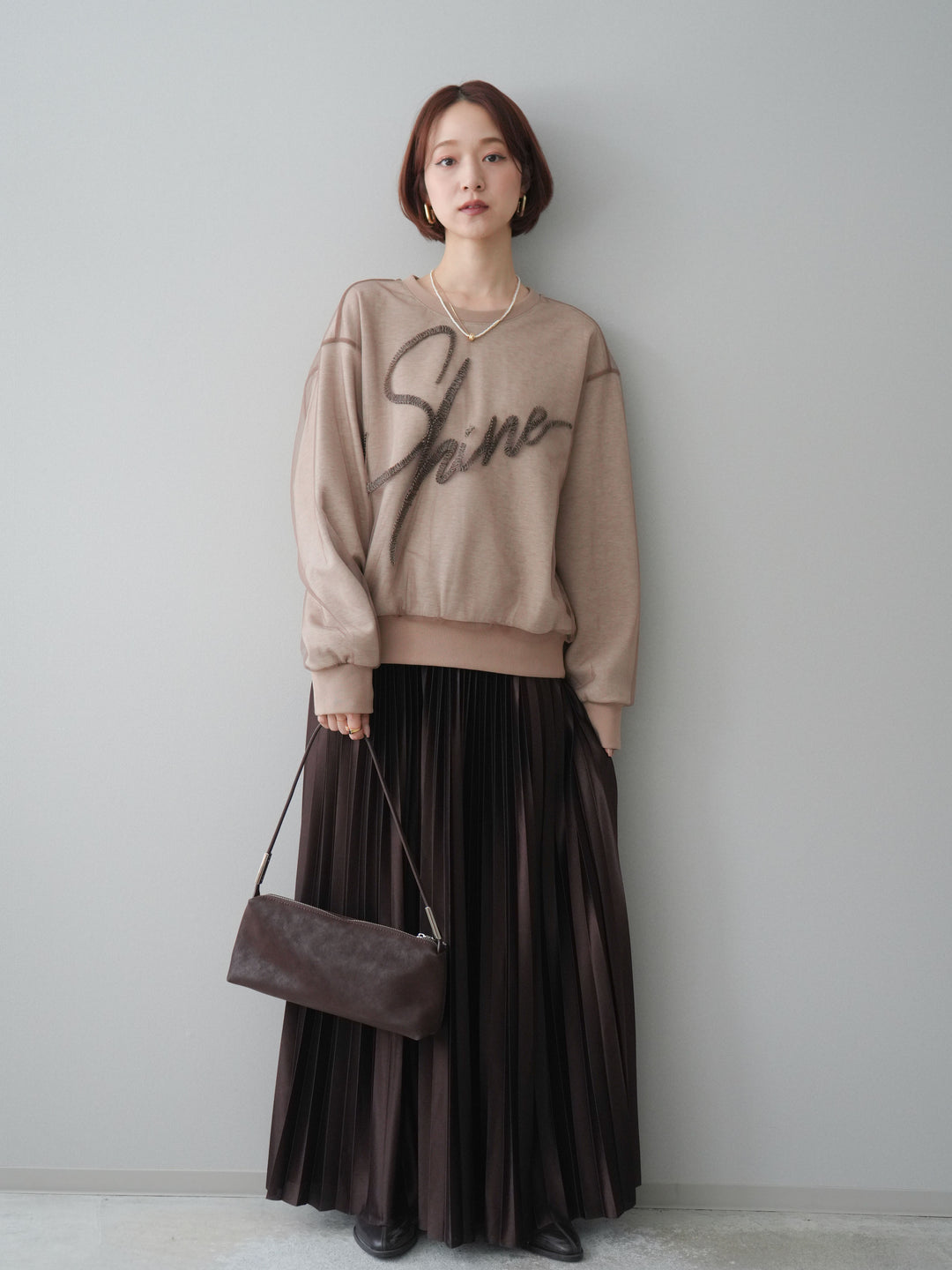 [SET]チュールレイヤードロゴスエットプルオーバー+サテンプリーツマキシスカート(2set)