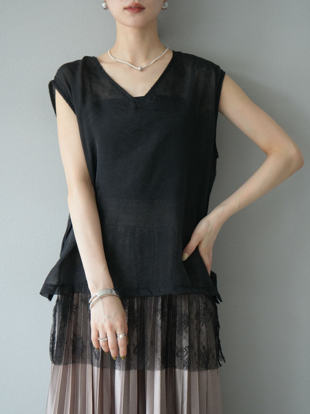 [予約]レースレイヤードオーガンジートップス/ブラック