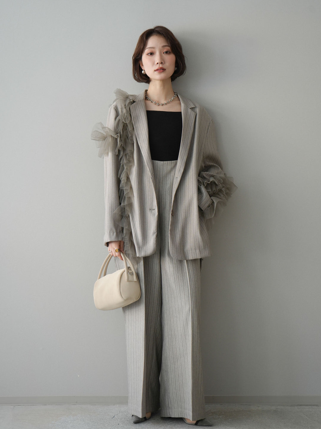 [予約]アシンメトリーチュールストライプジャケット/greige