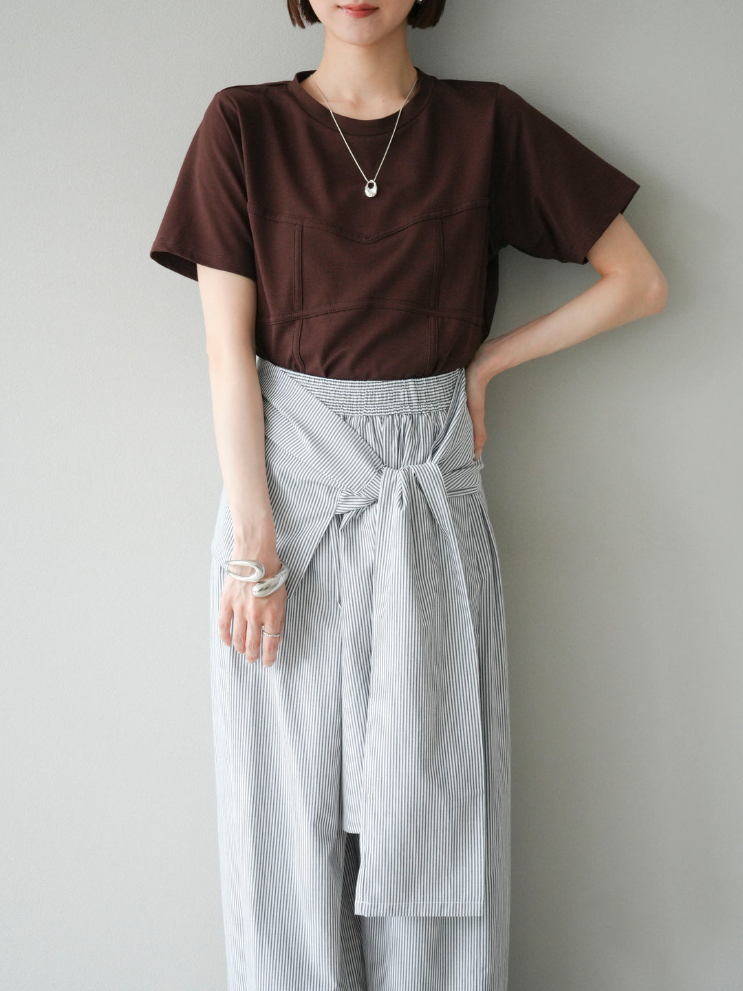 【預購】緊身胸衣設計T卹/棕色