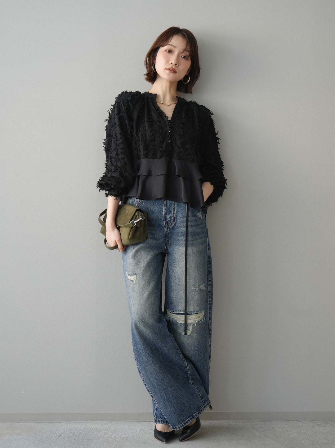 [予約]ジャガードぺプラムフリルブラウス/black