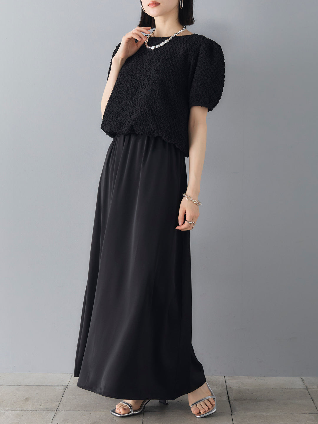 【預訂】緞面喇叭裙/黑色