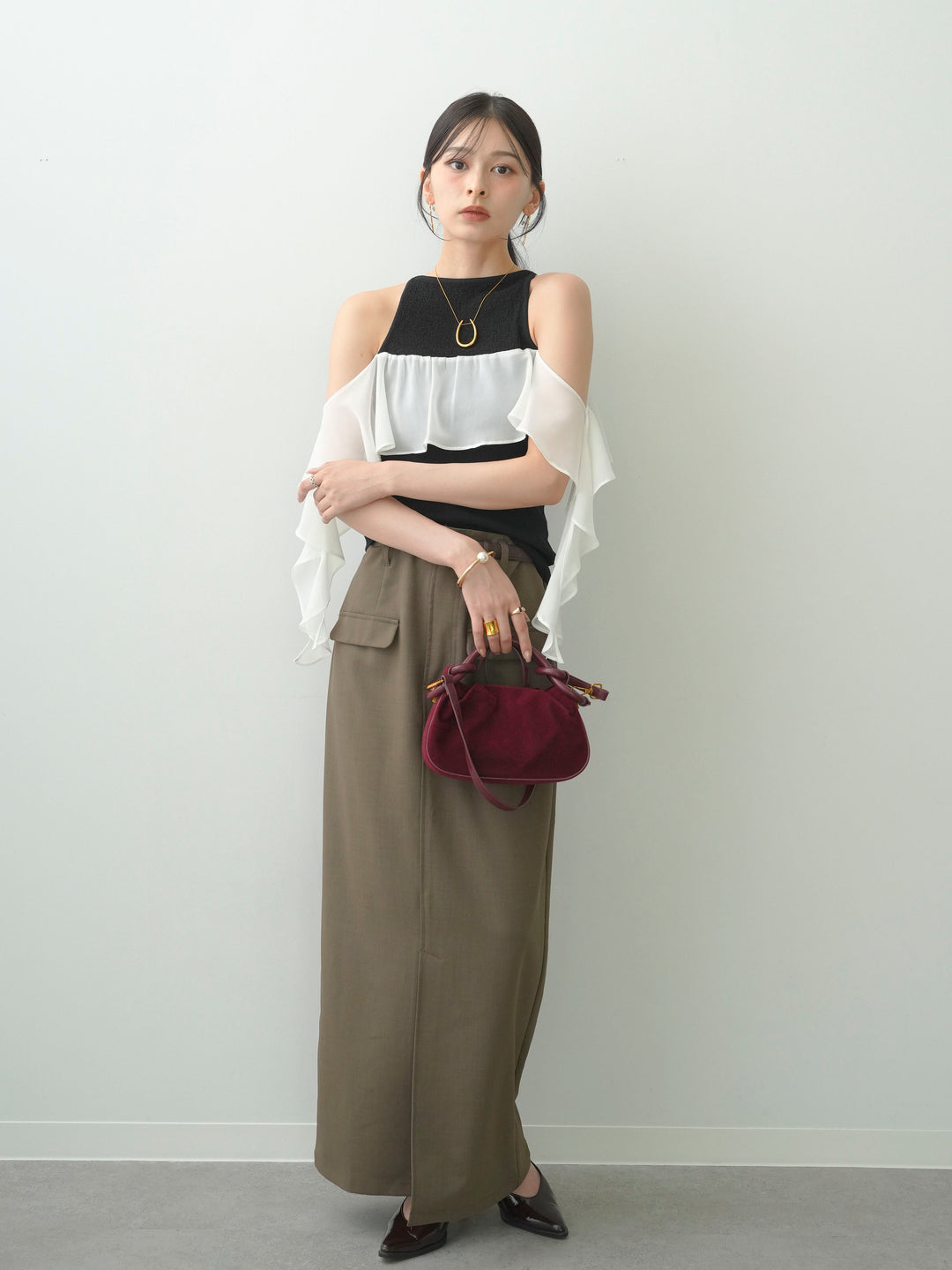 [SET]シフォンフリルドッキングノースリニットトップス+クレープデシンフラップ付きストレートスカート(2set)