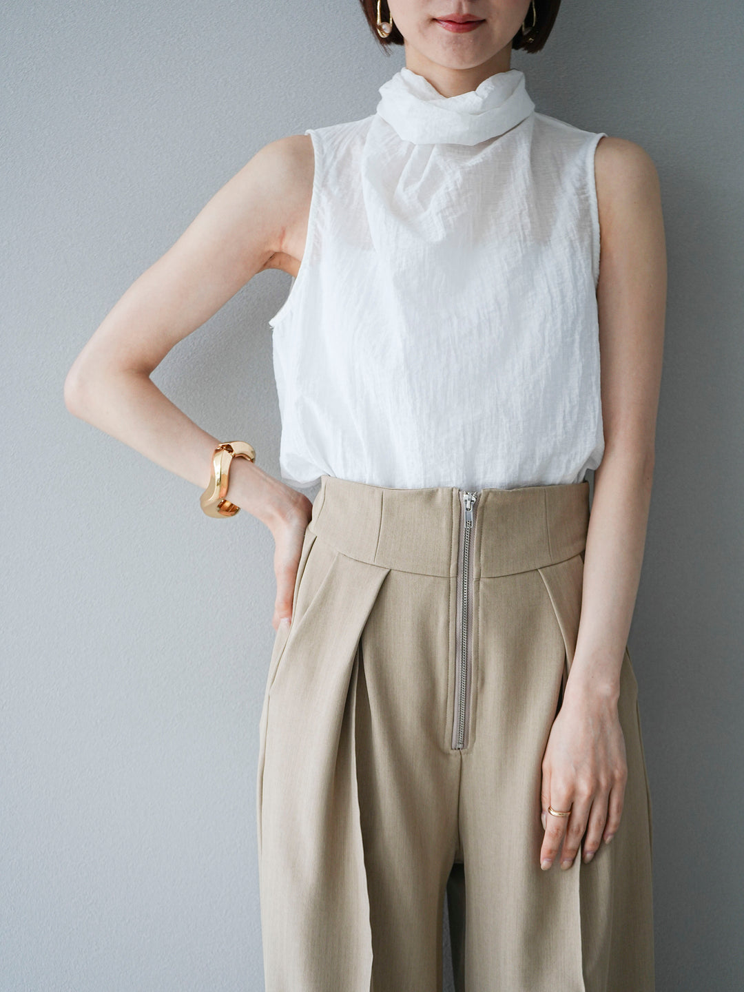 [予約]バックタイノースリーブブラウス/アイボリー