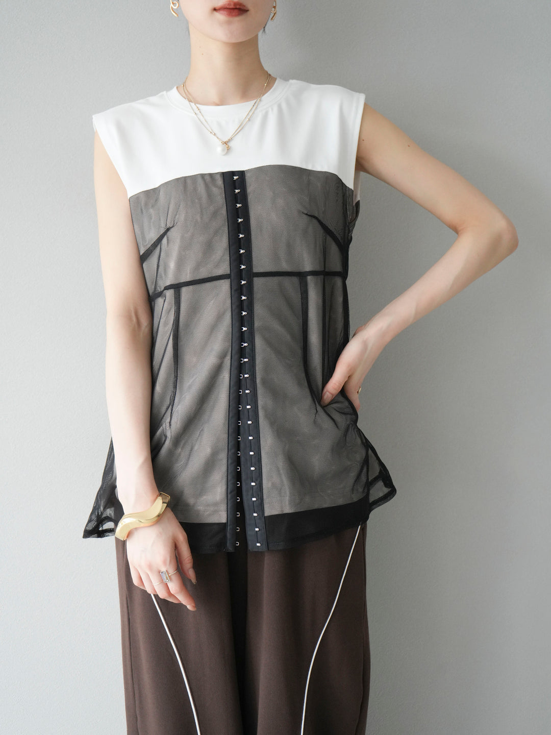 [預訂] 薄紗對接鉤設計剪裁套頭衫/脫下