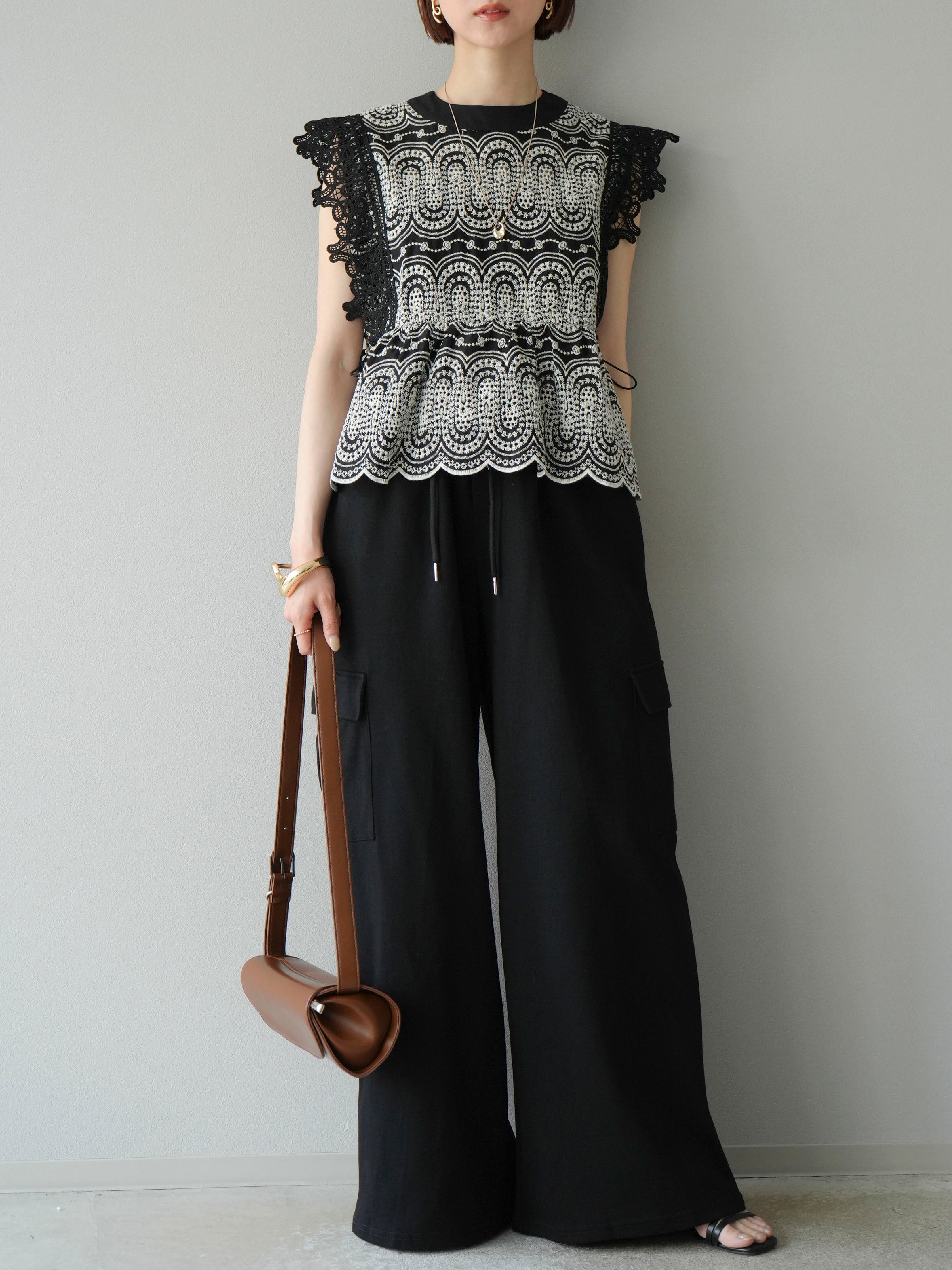 【新品未使用セット】ANDREA&Co.ウエストレースアップブラウス+刺繍パンツ SET]スカラップ刺繍レースブラウス+ウエストラインサイドポケット