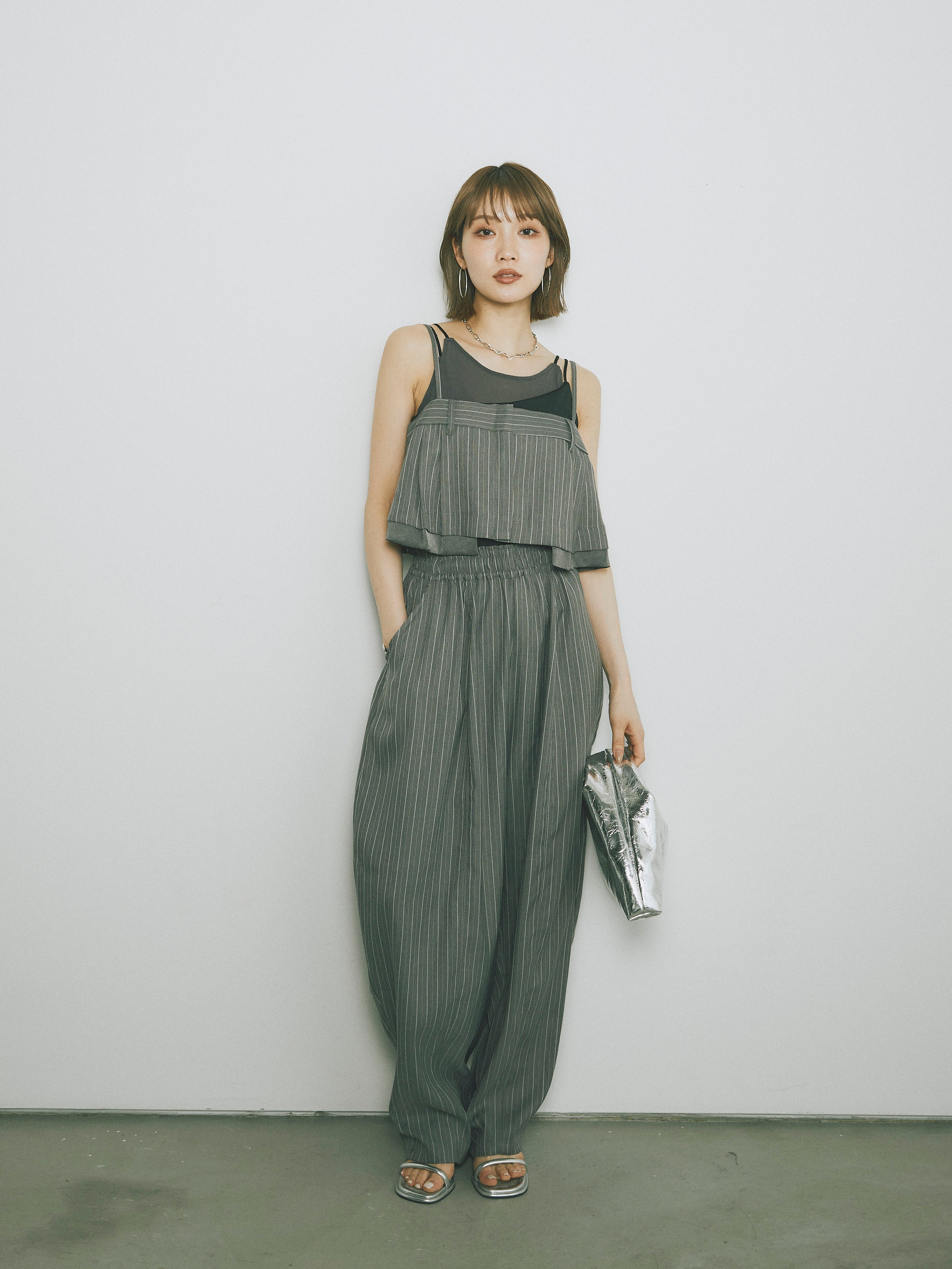 予約]ピンストライプキャミビスチェ/チャコール – Lumier