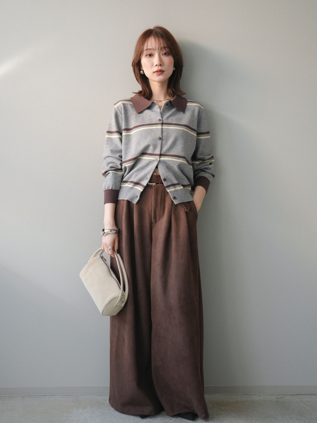 [予約]モチーフベルト付スエードタックワイドパンツ/brown