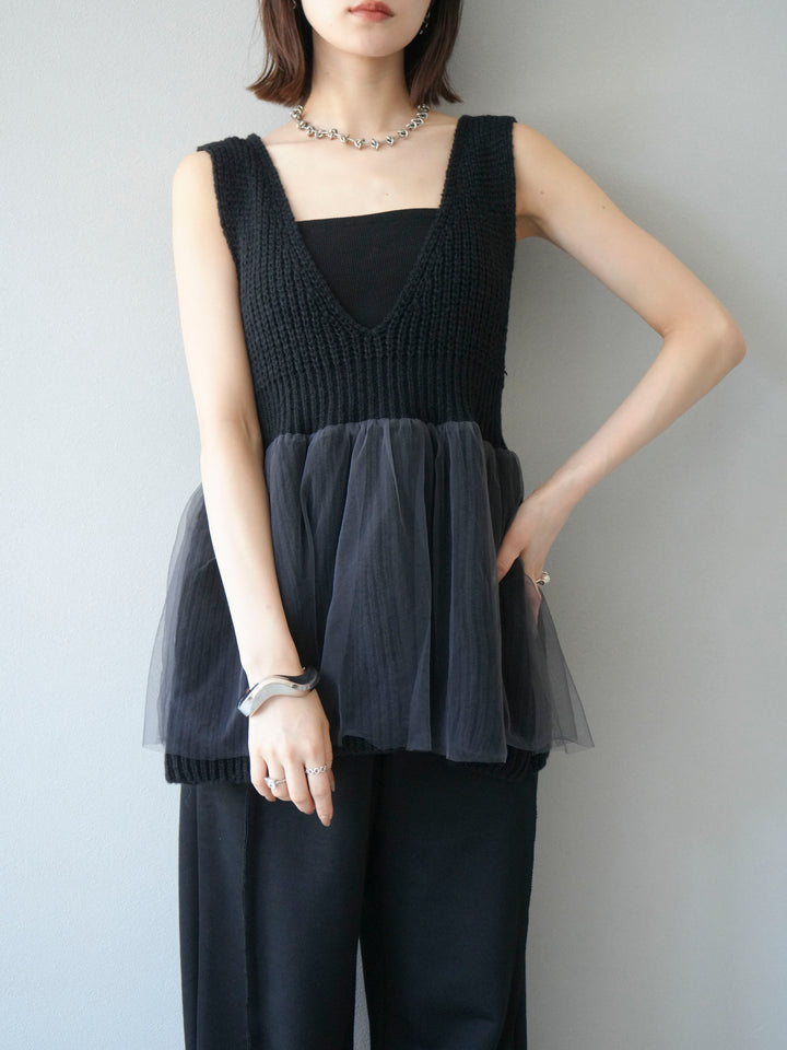 [予約]チュールレイヤードペプラムニットベスト/ブラック