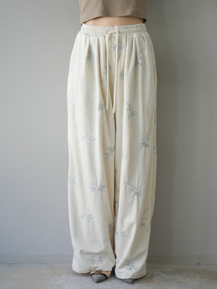 [予約]ベロアフラワーエンブロイダリーイージーパンツ/エクリュ