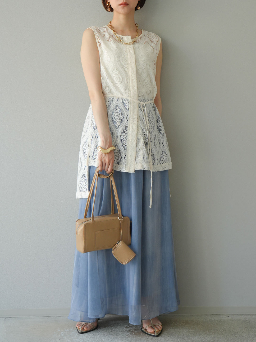 [SET] 緞面滾邊蕾絲無袖上衣 + nuance 透視喇叭裙 (2 套)
