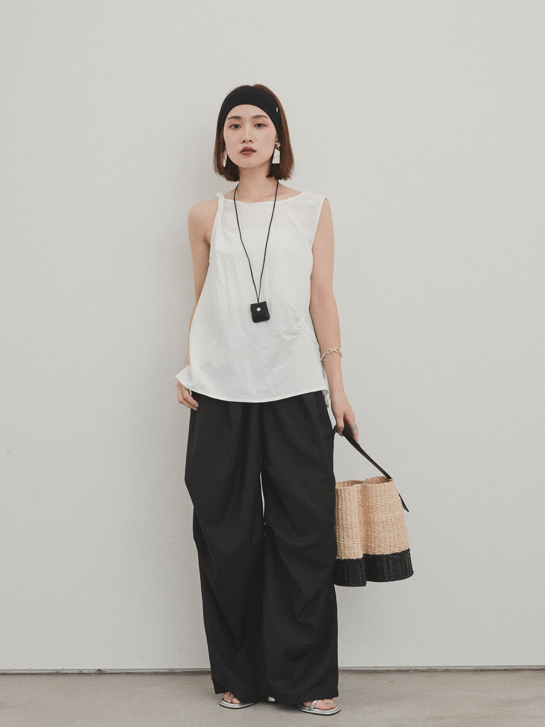 [SET] 扭紋無袖上衣配皮項鍊 + 扭紋無袖上衣配皮項鍊 (2件套)