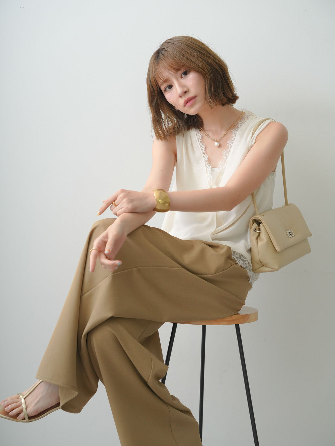 [SET]シフォンレースレイヤードノースリブラウス+クレープデシンタックワイドパンツ(2set)