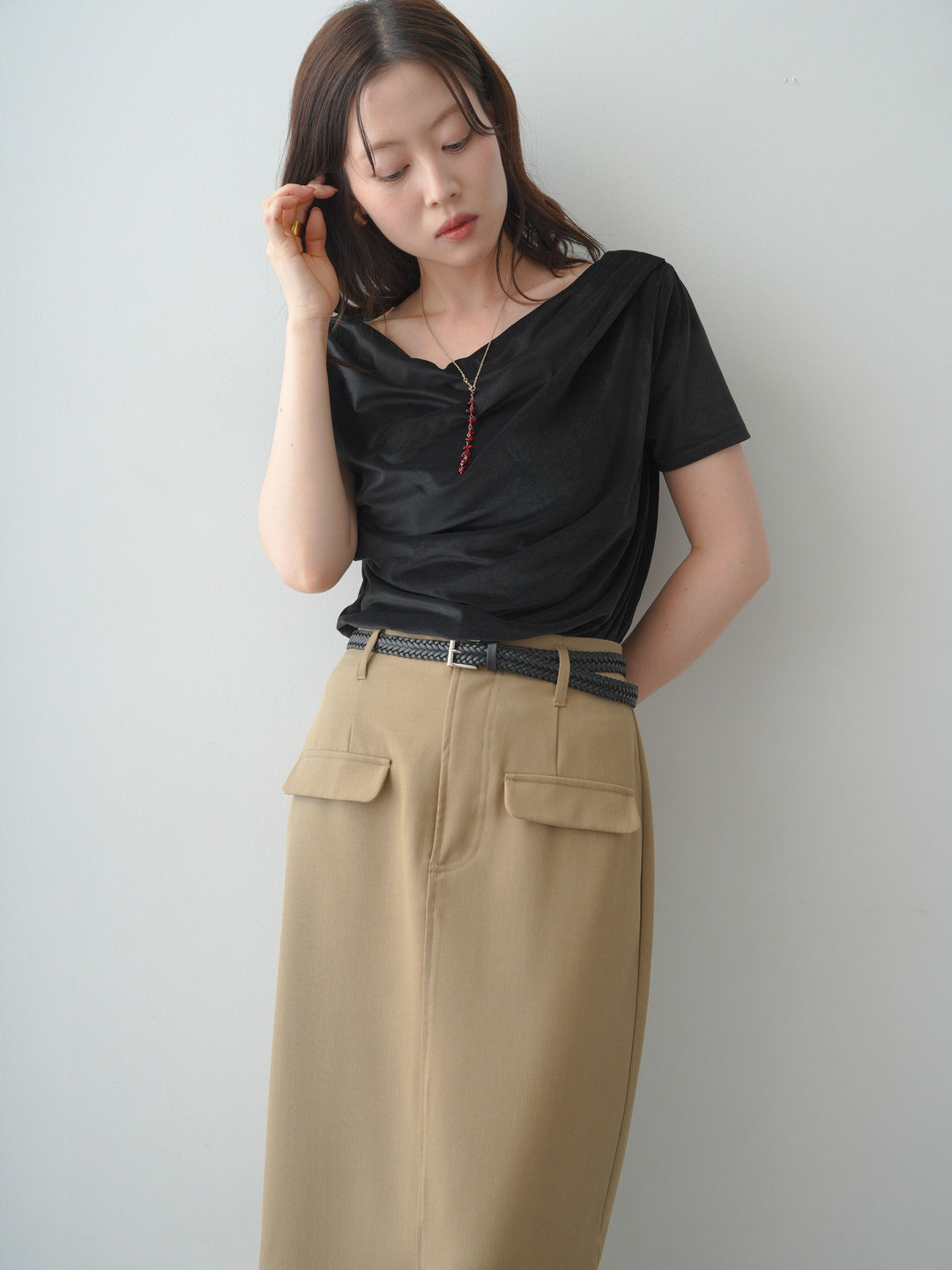 [SET]アシメネックシアーベロアトップス+クレープデシンフラップ付きストレートスカート(2set)