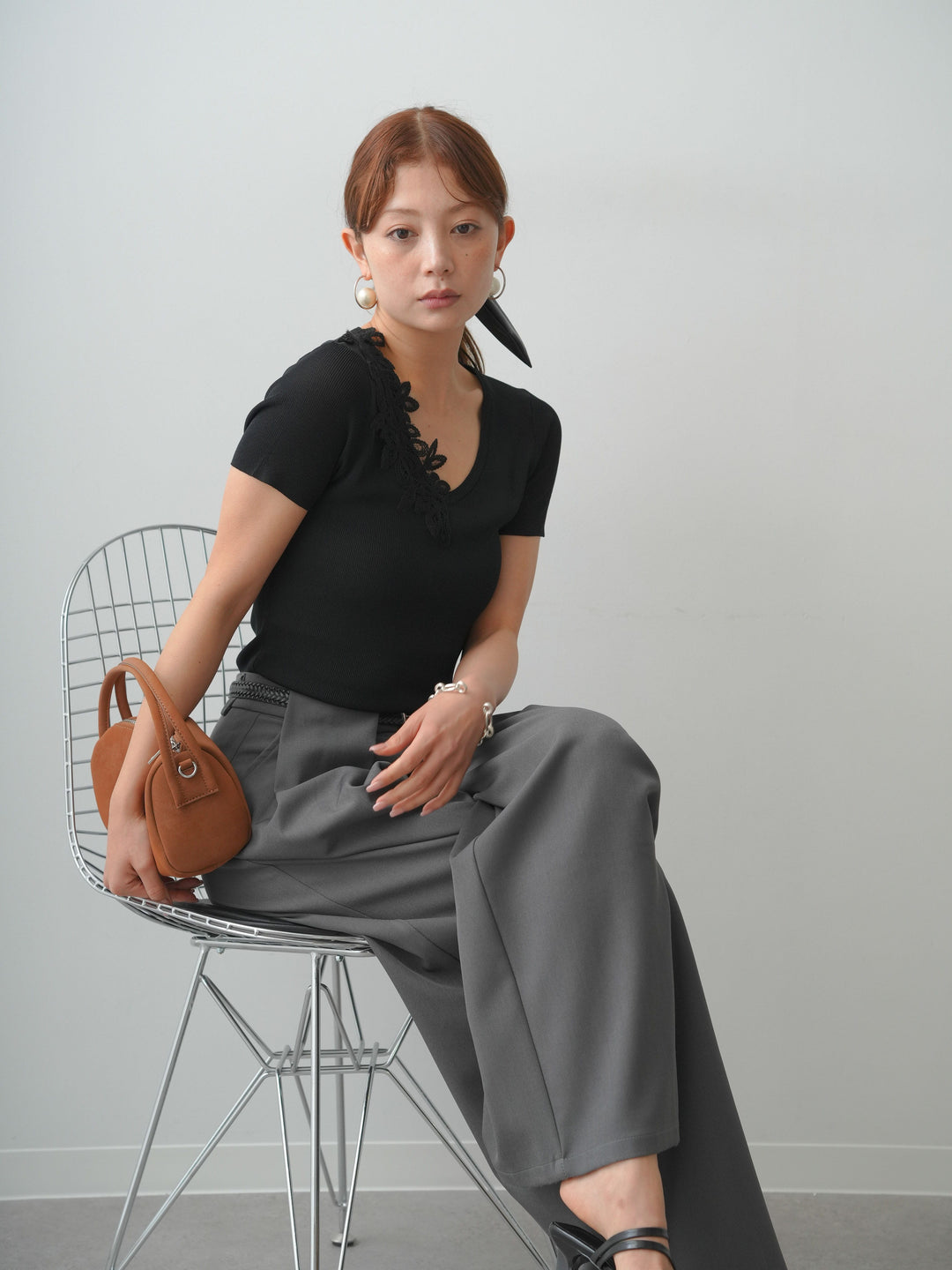 [予約]アシメフラワーレースVネック半袖ニットトップス/black