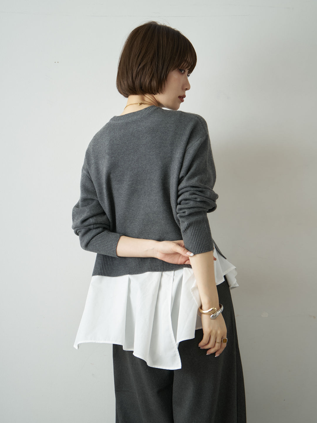 [予約]アシンメトリーシャツレイヤードニットプルオーバー/darkgray