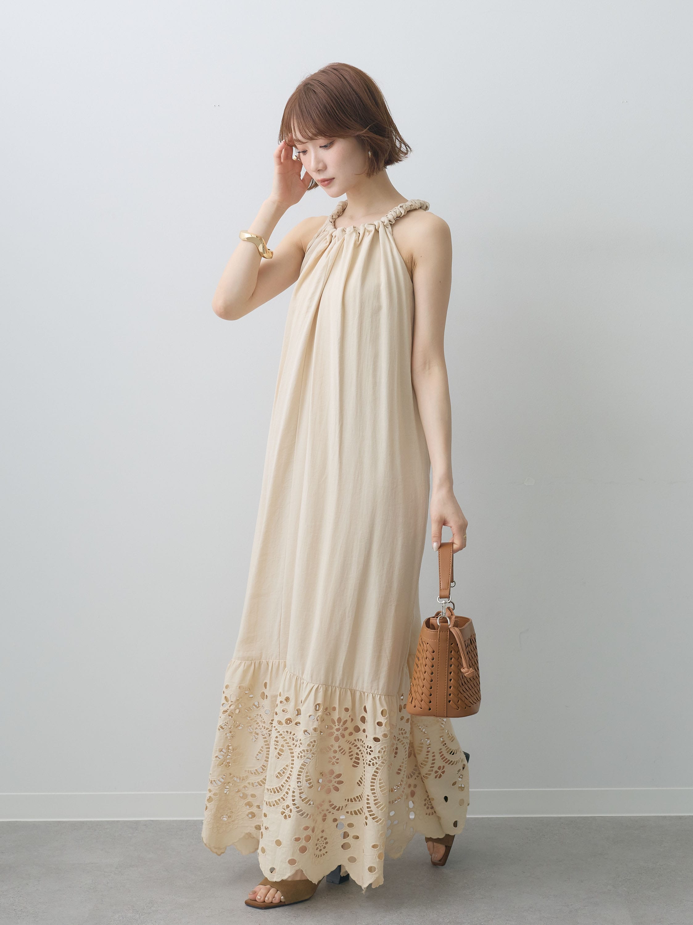予約]スカラップヘムカットワークレースキャミワンピース/beige – Lumier