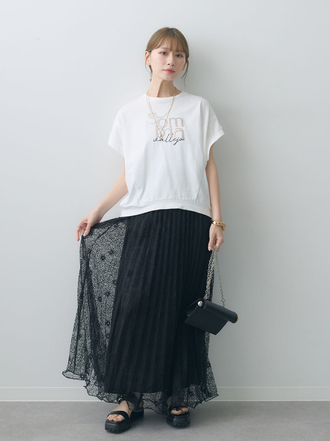 [SET]立体ロゴエンボスTEE +フローラルレースプリーツスカート(2set)