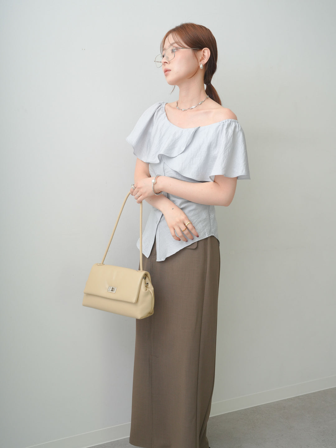 [SET]ラッフルオフショルブラウス+クレープデシンフラップ付きストレートスカート(2set)