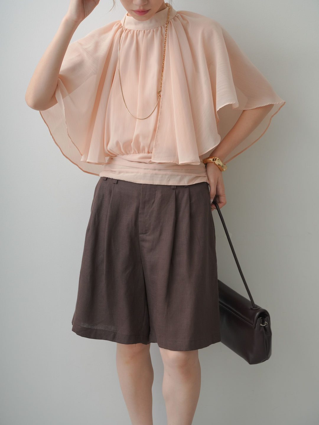 [SET]ショルダーシアーケープノースリブラウス+リネンライクタックハーフパンツ(2set)