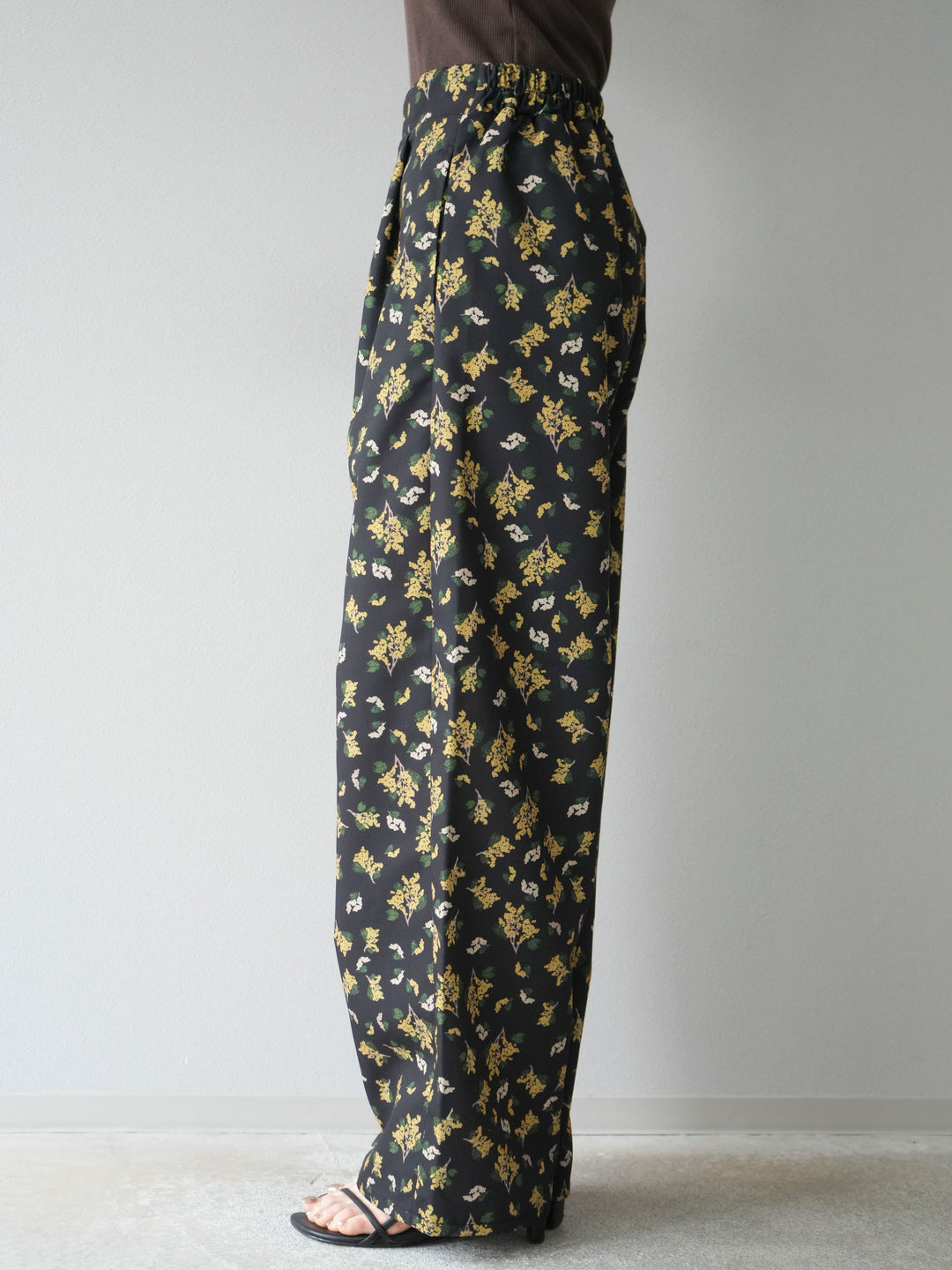 [予約]ブーケプリントタックパンツ/ブラック