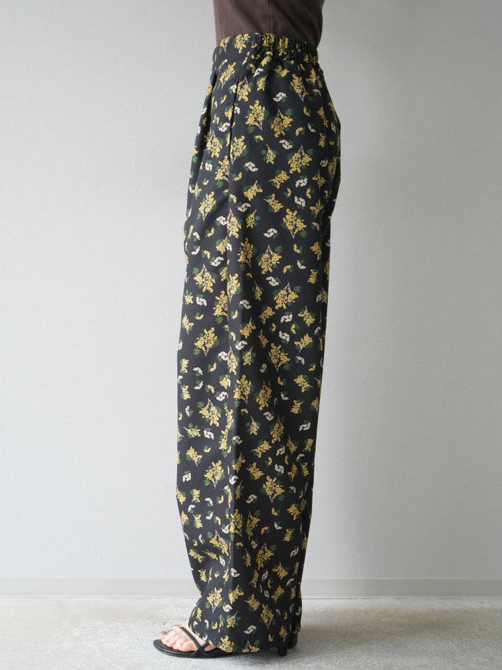 [予約]ブーケプリントタックパンツ/ブラック