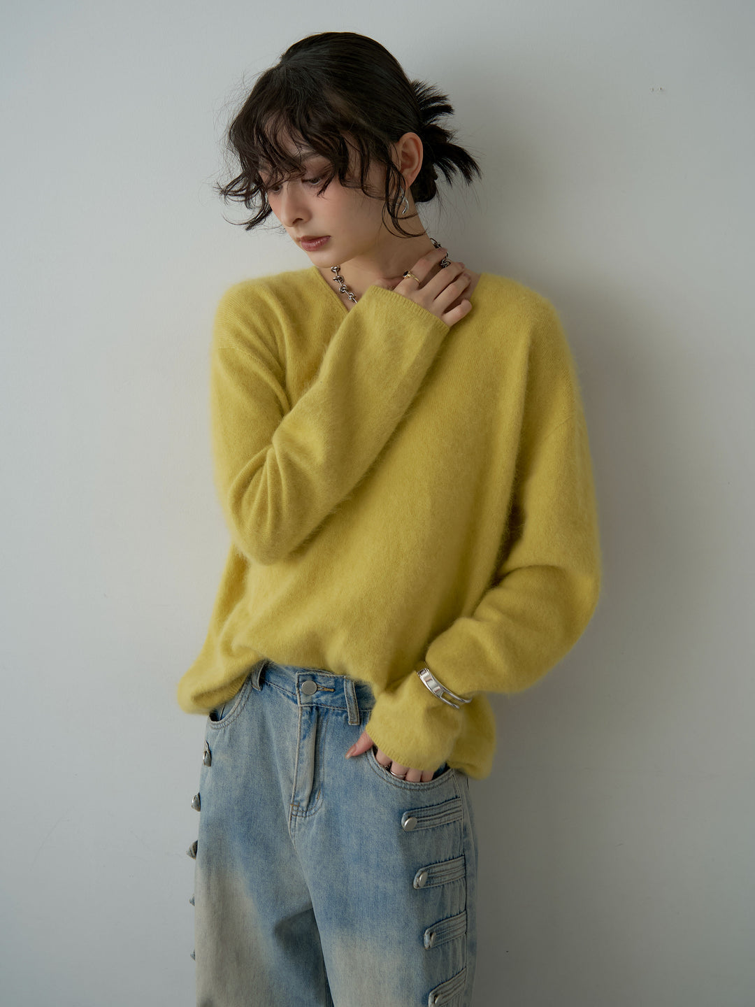 [SET]カシミア混フェザータッチVネックニットトップス+ナポレオンライトウォッシュワイドデニム(2set)