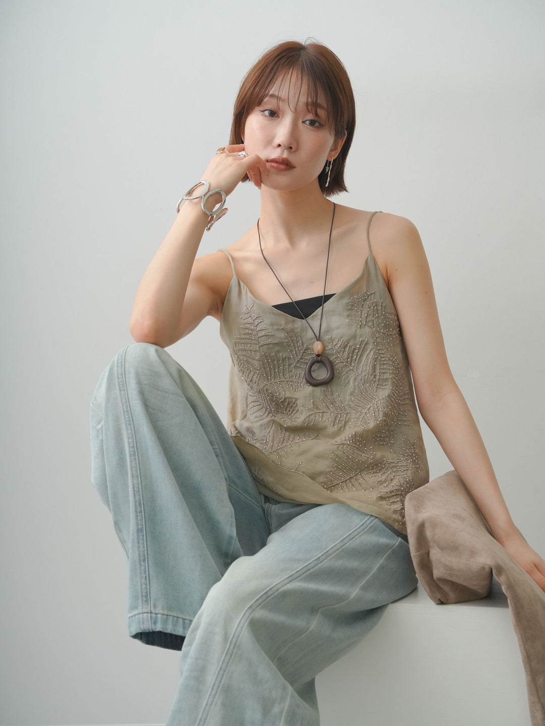 【套裝】棕櫚珠刺繡吊帶背心+輕薄復古風牛仔褲（兩件套）
