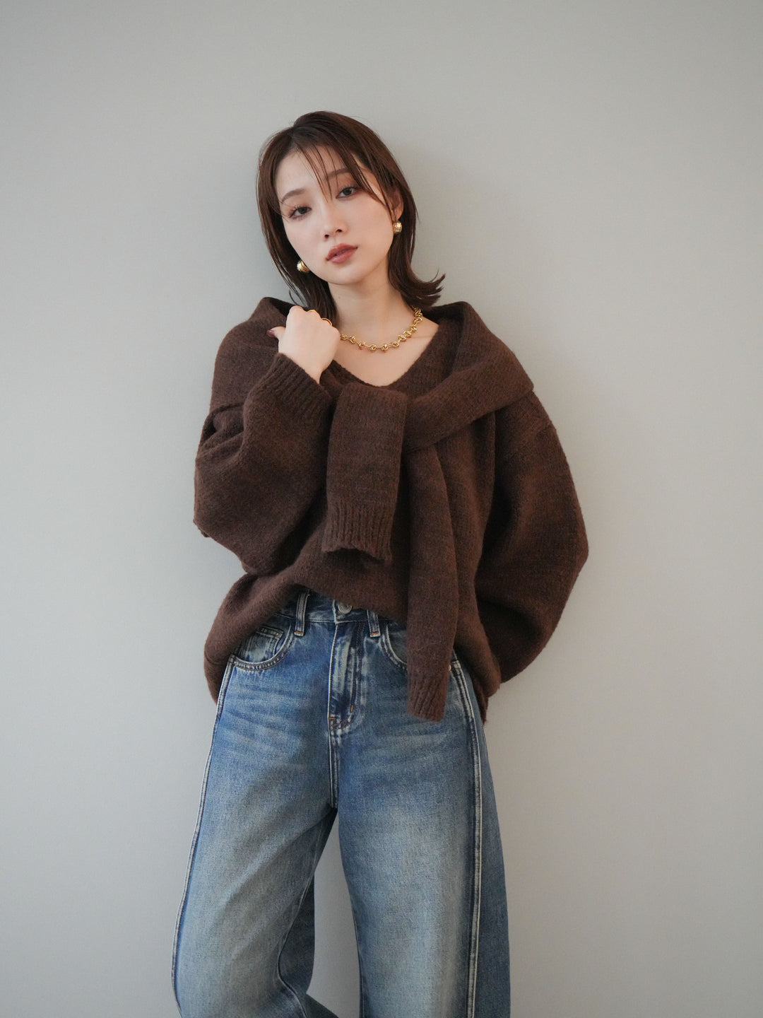 [予約]ストール付きVネックニットプルオーバー/brown