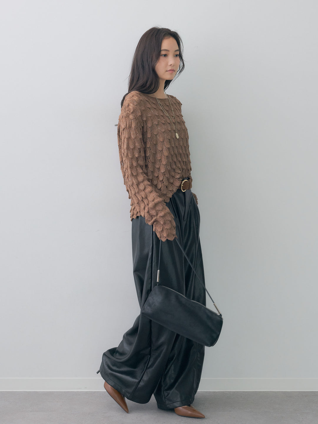 [SET]テクスチャードスカラップニットトップス+フェイクレザーワイドパンツ(2set)