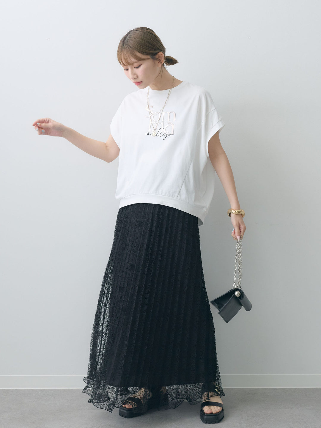 [SET]立体ロゴエンボスTEE +フローラルレースプリーツスカート(2set)