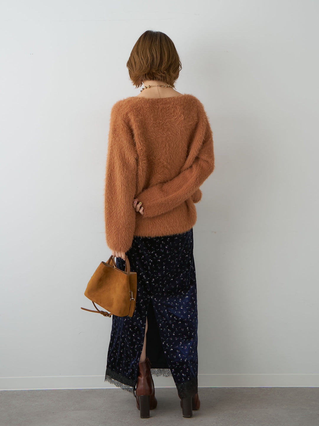 [SET]シャギーVネックニットトップス+フラワープリントベロアIラインスカート(2set)