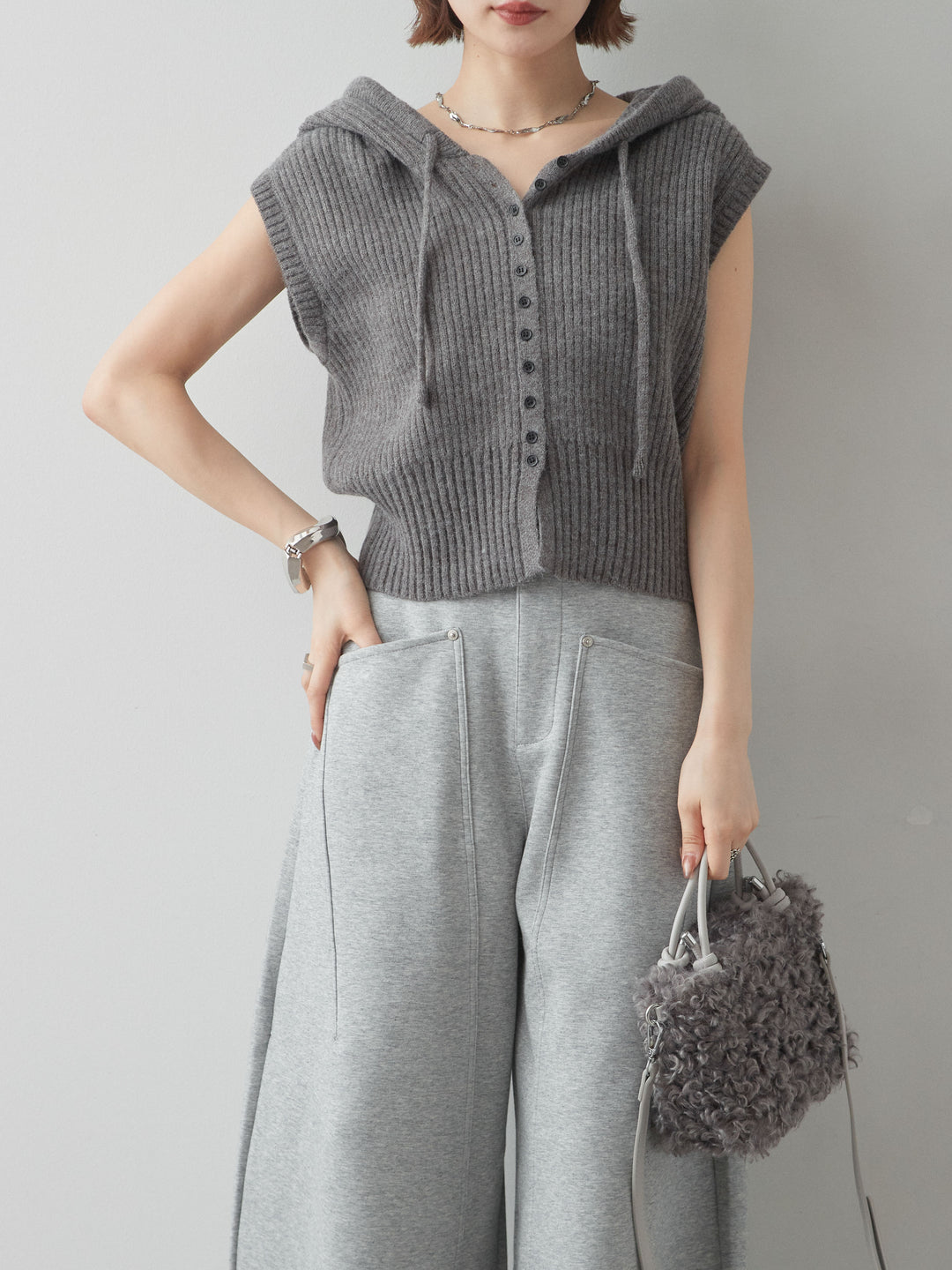 [予約]アルパカタッチフードリブニットベスト/charcoal