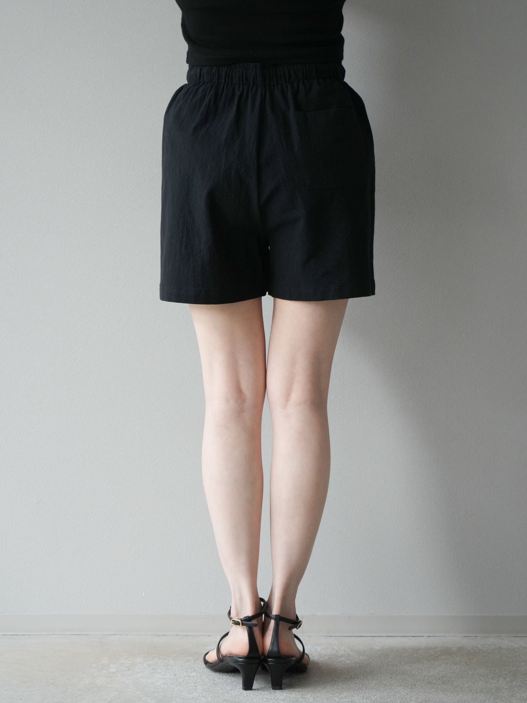 [套裝] 亞麻V領襯衫與短褲套裝（2套）